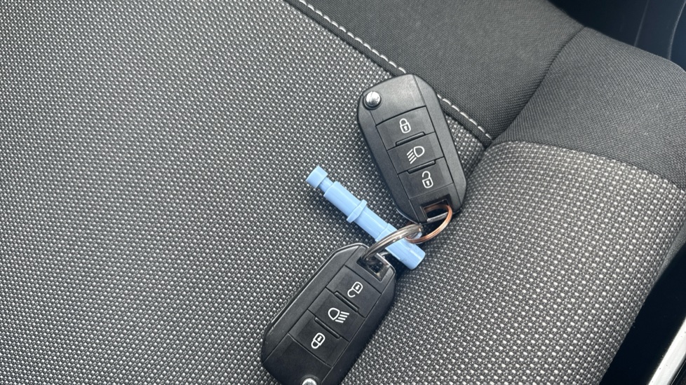 Citroen C3 Aircross 1.2 PureTech 110 Shine 5dr Petrol Hatchback - Image 20