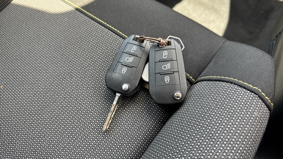 Citroen C3 1.2 PureTech C-Series Edition 5dr Petrol Hatchback - Image 20