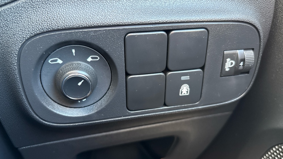 Citroen C3 1.2 PureTech Plus 5dr Petrol Hatchback - Image 19