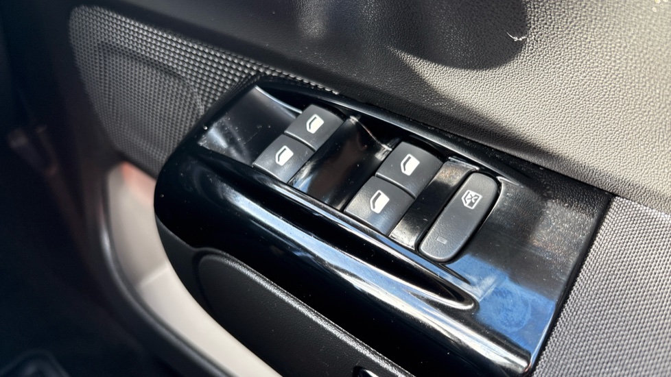 Citroen C3 1.2 PureTech Plus 5dr Petrol Hatchback - Image 32