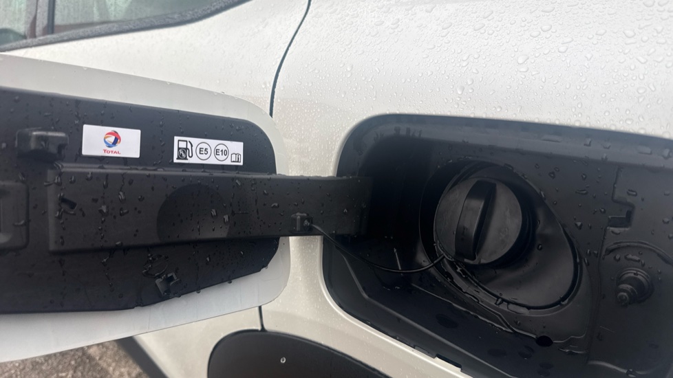 Citroen C4 1.2 PureTech You 5dr Petrol Hatchback - Image 8