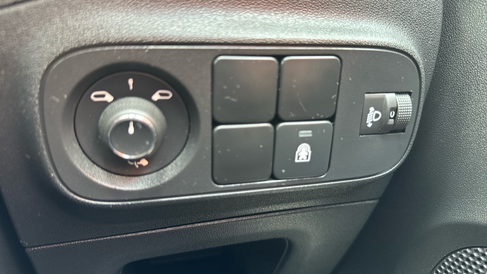 Citroen C3 1.2 PureTech C-Series Edition 5dr Petrol Hatchback - Image 26