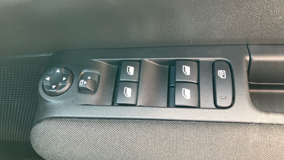 Citroen C3 Aircross 1.2 PureTech 110 Max 5dr Petrol Hatchback - Image 27