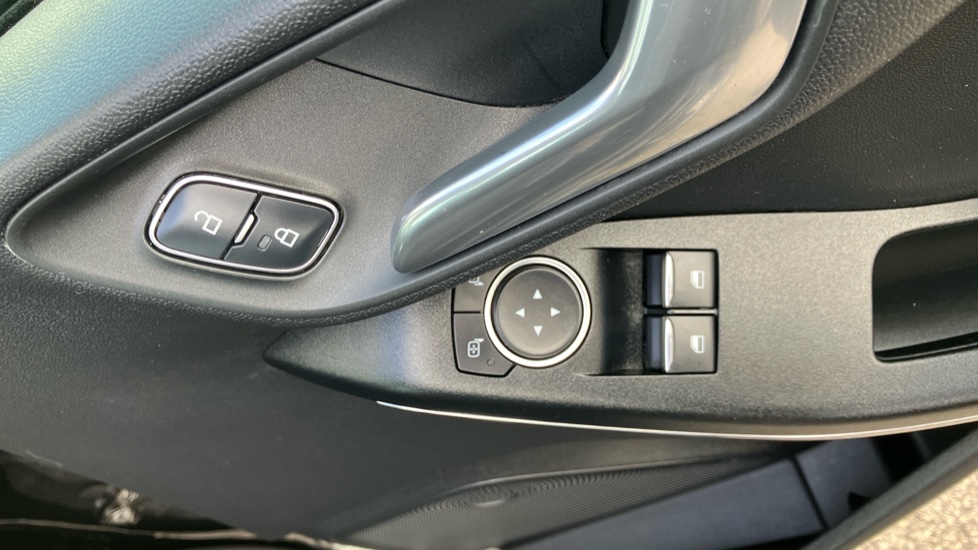 Ford Fiesta 1.0 EcoBoost Zetec 3dr Petrol Hatchback - Image 21