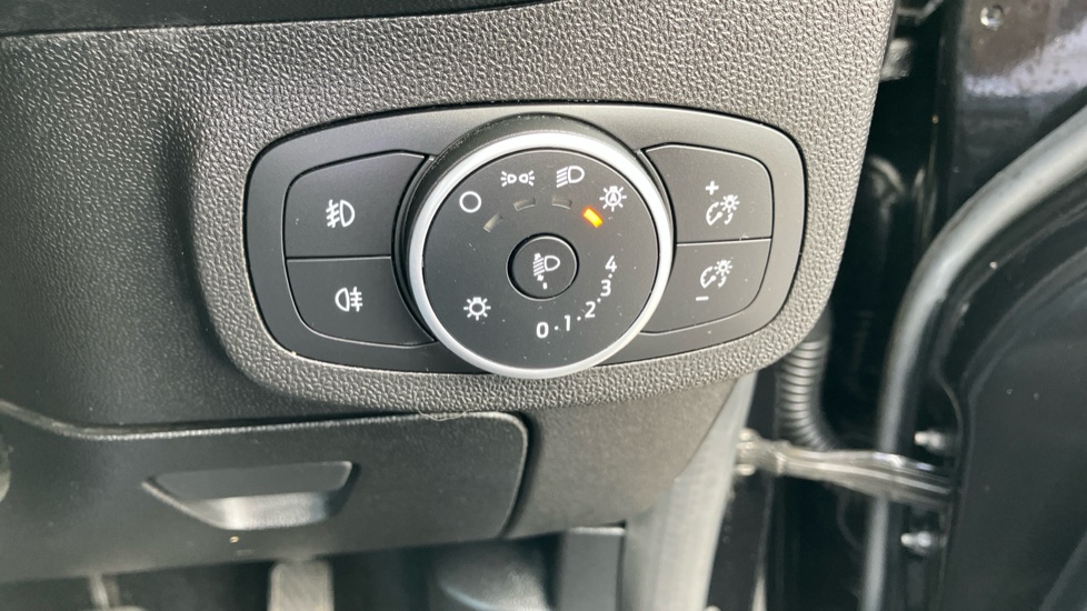 Ford Fiesta 1.0 EcoBoost Zetec 3dr Petrol Hatchback - Image 32