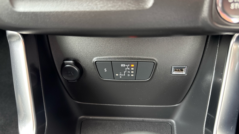 Citroen C3 Aircross 1.2 PureTech 130 Shine Plus 5dr EAT6 Petrol Hatchback - Image 31