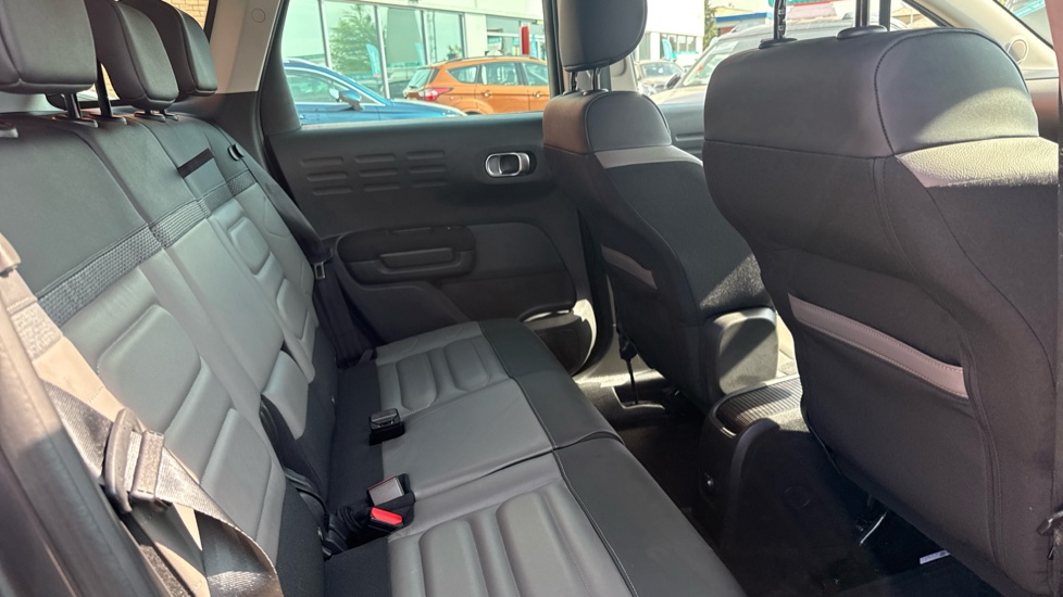 Citroen C3 Aircross 1.2 PureTech 130 Shine Plus 5dr EAT6 Petrol Hatchback - Image 16