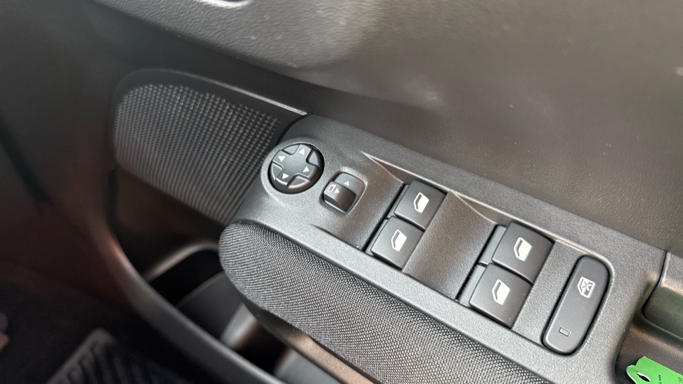 Citroen C3 Aircross 1.2 PureTech 130 Shine Plus 5dr EAT6 Petrol Hatchback - Image 24