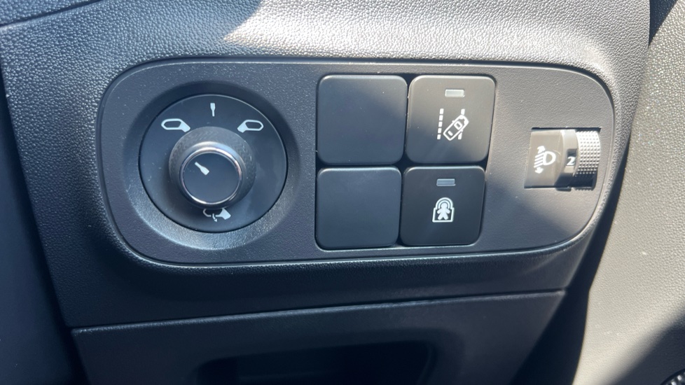 Citroen C3 1.2 PureTech 82 Feel Nav Edition 5dr Petrol Hatchback - Image 31