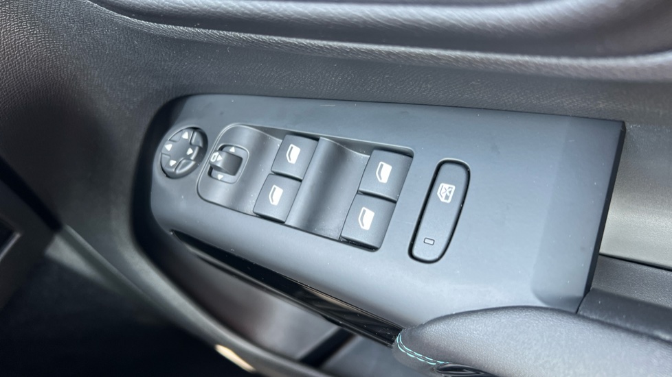 Citroen C5 Aircross 1.2 PureTech C-Series Edition 5dr EAT8 Petrol Hatchback - Image 27
