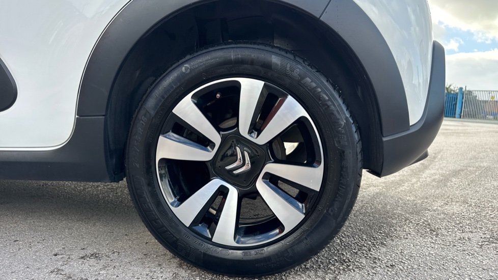 Citroen C3 1.2 PureTech Plus 5dr Petrol Hatchback - Image 7