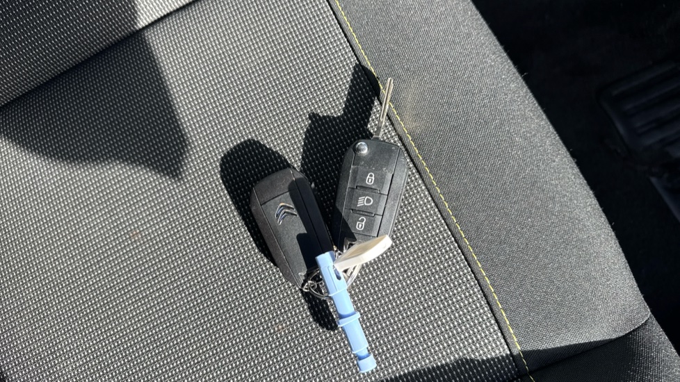 Citroen C3 1.2 PureTech Plus 5dr Petrol Hatchback - Image 19