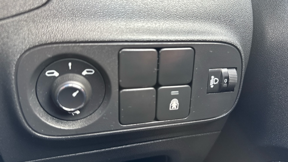 Citroen C3 1.2 PureTech Plus 5dr Petrol Hatchback - Image 24