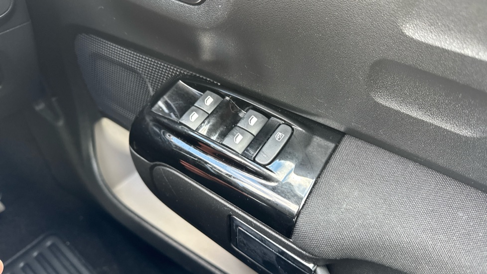 Citroen C3 1.2 PureTech Plus 5dr Petrol Hatchback - Image 25
