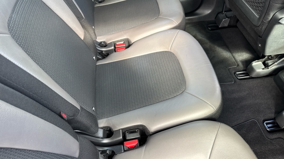 Citroen C4 Picasso 1.6 THP Exclusive+ 5dr EAT6 Petrol Estate - Image 17