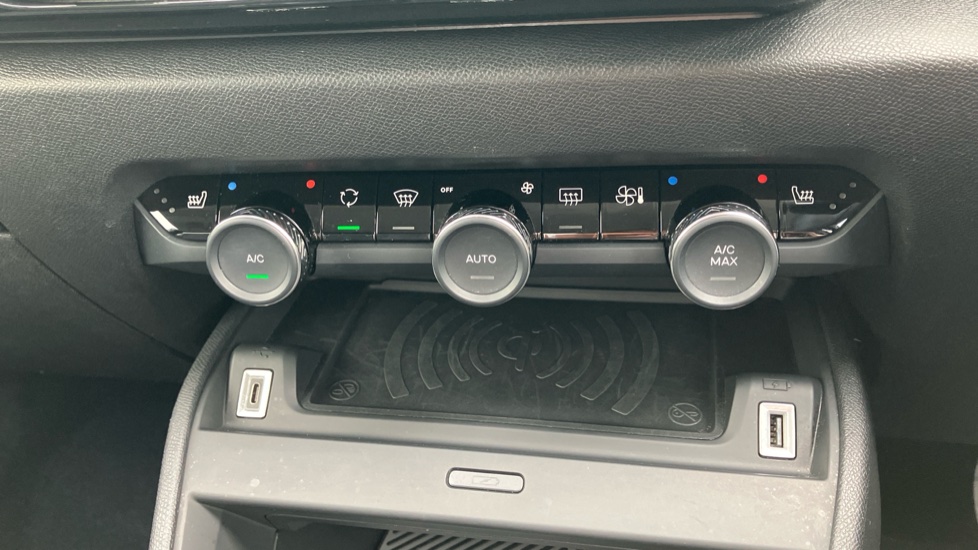 Citroen C4 100kW E-series 50kWh 5dr Auto Electric Hatchback - Image 22