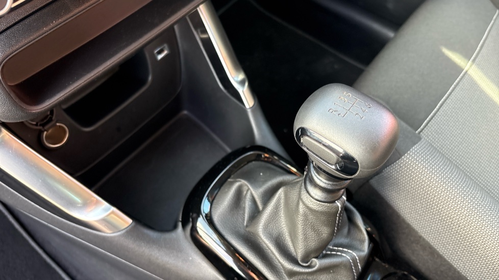 Citroen C3 Aircross 1.2 PureTech 110 C-Series Edition 5dr Petrol Hatchback - Image 13