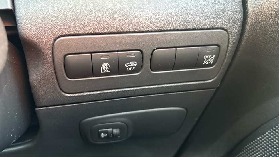 Citroen C3 Aircross 1.2 PureTech 110 C-Series Edition 5dr Petrol Hatchback - Image 32