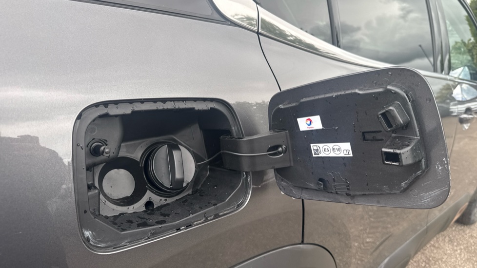 Citroen C5 Aircross 1.2 PureTech C-Series Edition 5dr Petrol Hatchback - Image 22