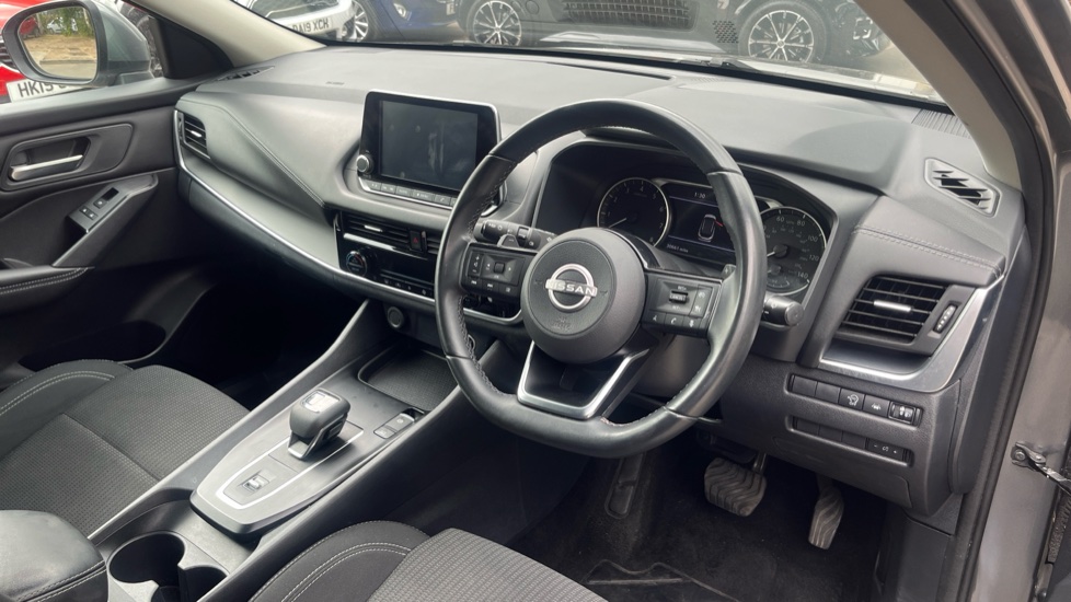 Nissan Qashqai 1.3 DiG-T MH 158 Acenta Premium 5dr Xtronic Petrol Hatchback - Image 11