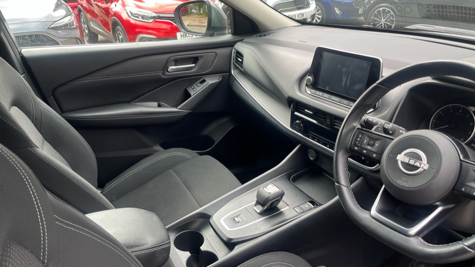 Nissan Qashqai 1.3 DiG-T MH 158 Acenta Premium 5dr Xtronic Petrol Hatchback - Image 14