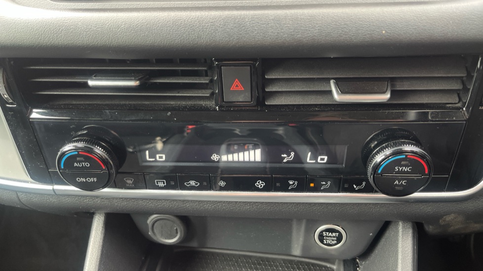 Nissan Qashqai 1.3 DiG-T MH 158 Acenta Premium 5dr Xtronic Petrol Hatchback - Image 25