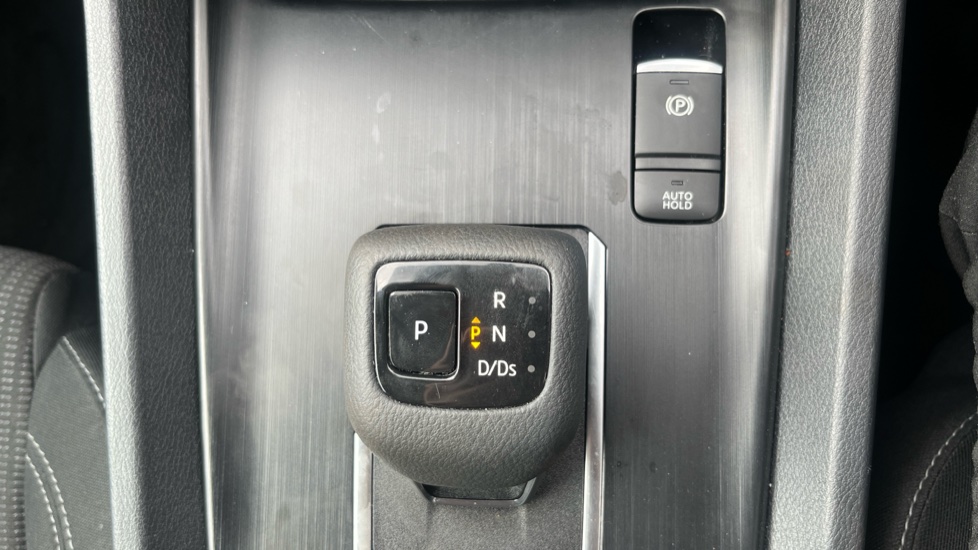 Nissan Qashqai 1.3 DiG-T MH 158 Acenta Premium 5dr Xtronic Petrol Hatchback - Image 27