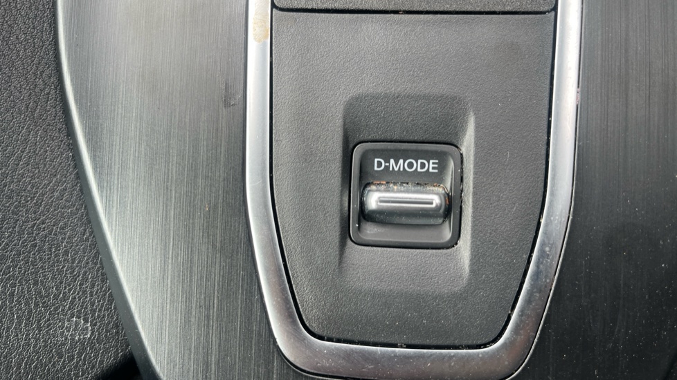 Nissan Qashqai 1.3 DiG-T MH 158 Acenta Premium 5dr Xtronic Petrol Hatchback - Image 28
