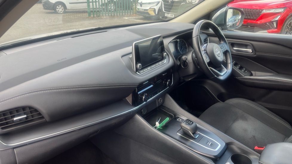 Nissan Qashqai 1.3 DiG-T MH 158 Acenta Premium 5dr Xtronic Petrol Hatchback - Image 9