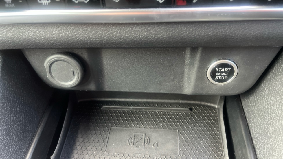 Nissan Qashqai 1.3 DiG-T MH 158 Acenta Premium 5dr Xtronic Petrol Hatchback - Image 26