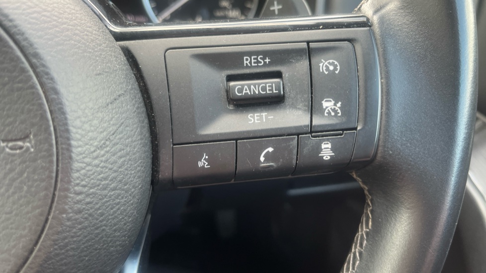 Nissan Qashqai 1.3 DiG-T MH 158 Acenta Premium 5dr Xtronic Petrol Hatchback - Image 32