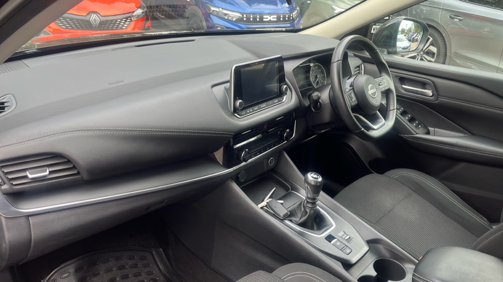 Nissan Qashqai 1.3 DiG-T MH Acenta Premium 5dr Petrol Hatchback - Image 9