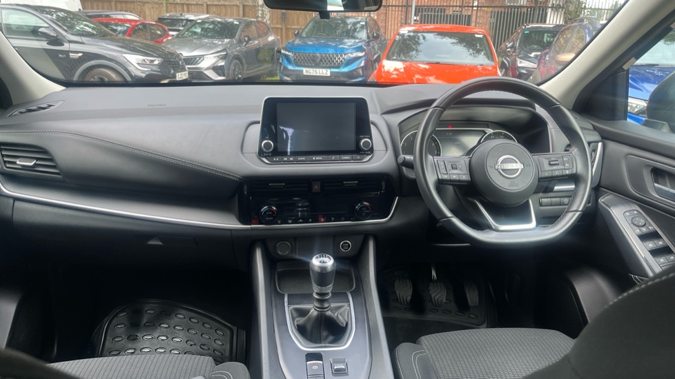 Nissan Qashqai 1.3 DiG-T MH Acenta Premium 5dr Petrol Hatchback - Image 10