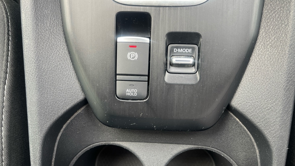 Nissan Qashqai 1.3 DiG-T MH Acenta Premium 5dr Petrol Hatchback - Image 27