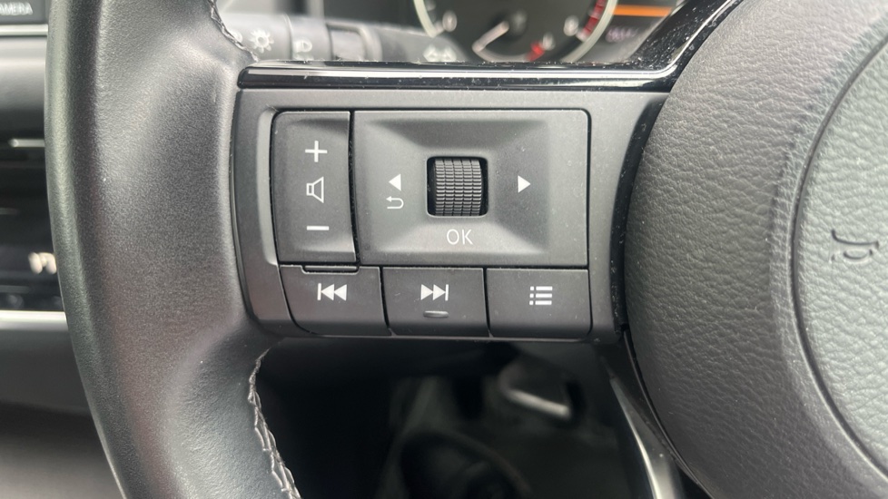 Nissan Qashqai 1.3 DiG-T MH Acenta Premium 5dr Petrol Hatchback - Image 28