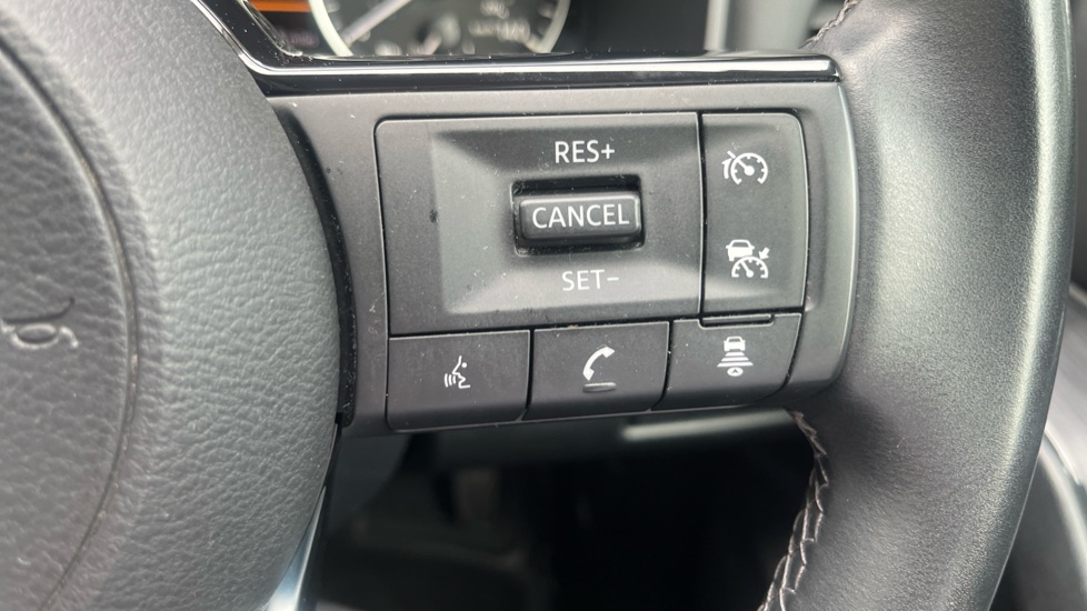 Nissan Qashqai 1.3 DiG-T MH Acenta Premium 5dr Petrol Hatchback - Image 29
