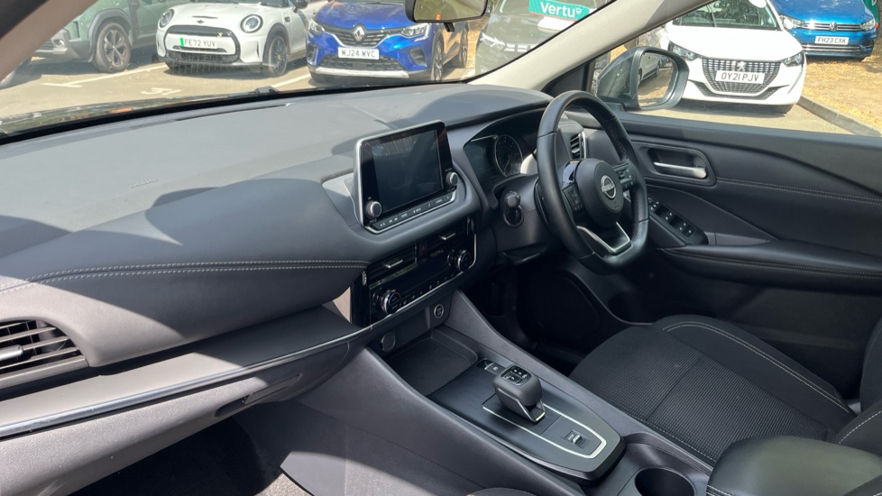 Nissan Qashqai 1.3 DiG-T MH 158 Acenta Premium 5dr Xtronic Petrol Hatchback - Image 9