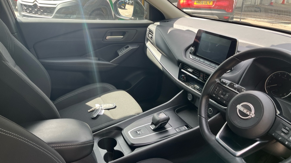 Nissan Qashqai 1.3 DiG-T MH 158 Acenta Premium 5dr Xtronic Petrol Hatchback - Image 14