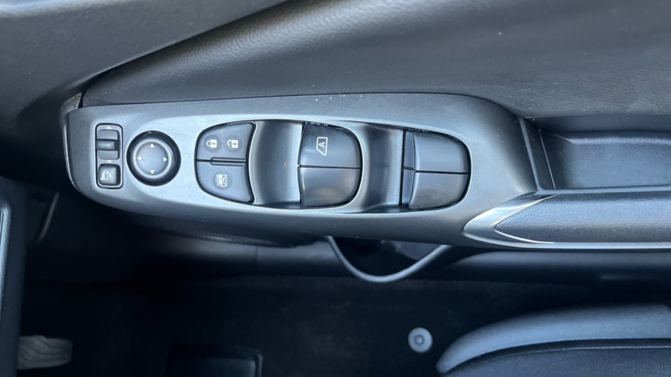Nissan Juke 1.6 Hybrid Acenta Premium 5dr Auto Hybrid Hatchback - Image 35