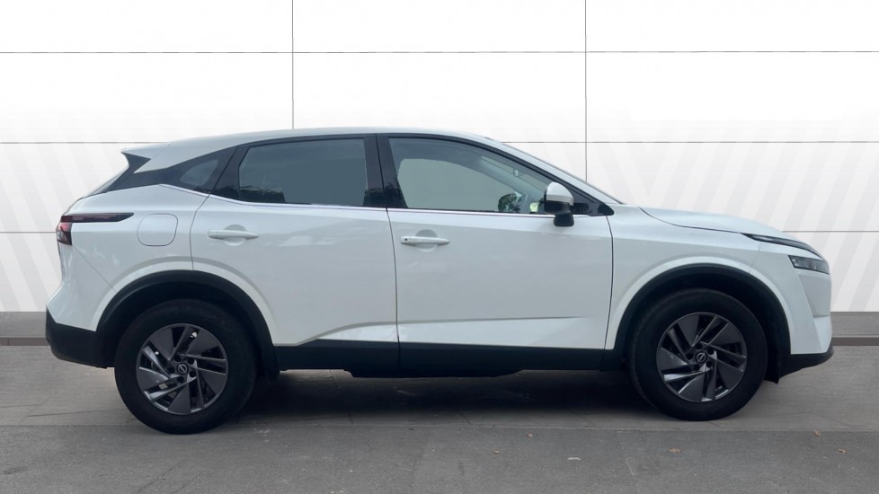 Nissan Qashqai 1.3 DiG-T MH Acenta Premium 5dr Petrol Hatchback - Image 5