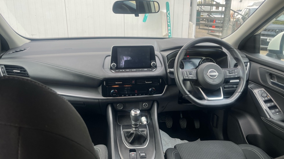 Nissan Qashqai 1.3 DiG-T MH Acenta Premium 5dr Petrol Hatchback - Image 10