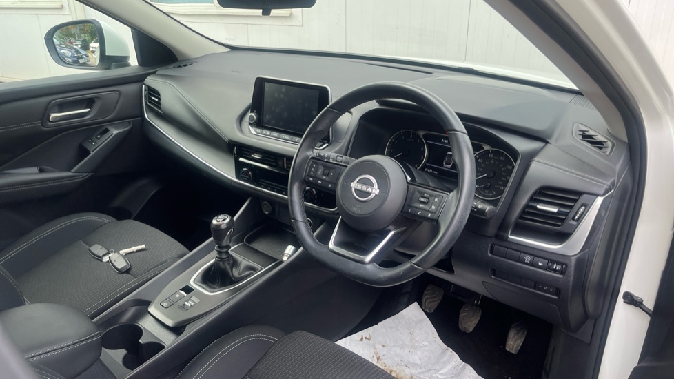 Nissan Qashqai 1.3 DiG-T MH Acenta Premium 5dr Petrol Hatchback - Image 11