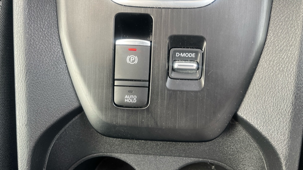 Nissan Qashqai 1.3 DiG-T MH Acenta Premium 5dr Petrol Hatchback - Image 28