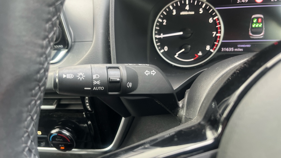 Nissan Qashqai 1.3 DiG-T MH Acenta Premium 5dr Petrol Hatchback - Image 31