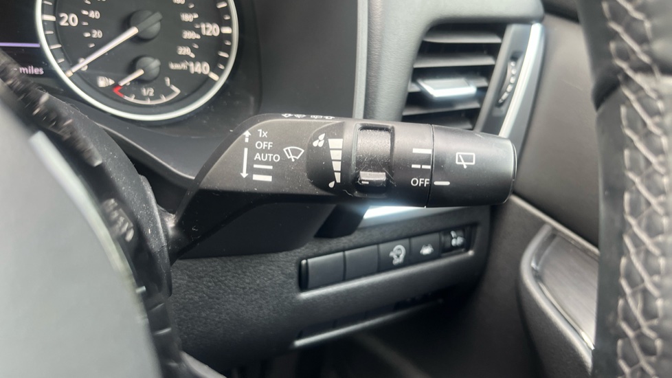 Nissan Qashqai 1.3 DiG-T MH Acenta Premium 5dr Petrol Hatchback - Image 32