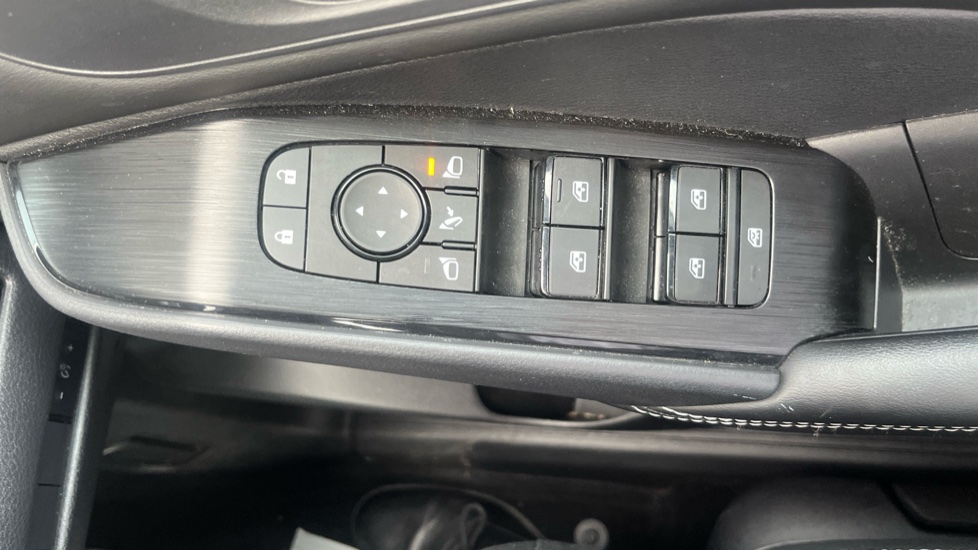 Nissan Qashqai 1.3 DiG-T MH Acenta Premium 5dr Petrol Hatchback - Image 33