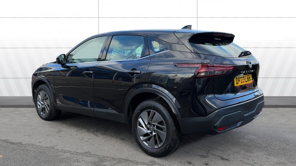 Nissan Qashqai 1.3 DiG-T MH Acenta Premium 5dr Petrol Hatchback - Image 2