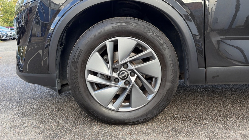 Nissan Qashqai 1.3 DiG-T MH Acenta Premium 5dr Petrol Hatchback - Image 9