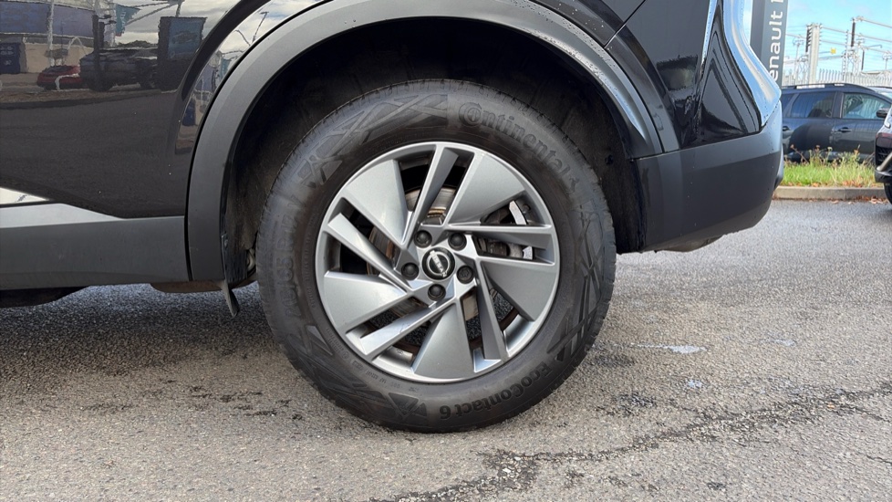 Nissan Qashqai 1.3 DiG-T MH Acenta Premium 5dr Petrol Hatchback - Image 10