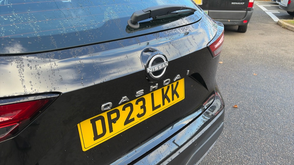 Nissan Qashqai 1.3 DiG-T MH Acenta Premium 5dr Petrol Hatchback - Image 11